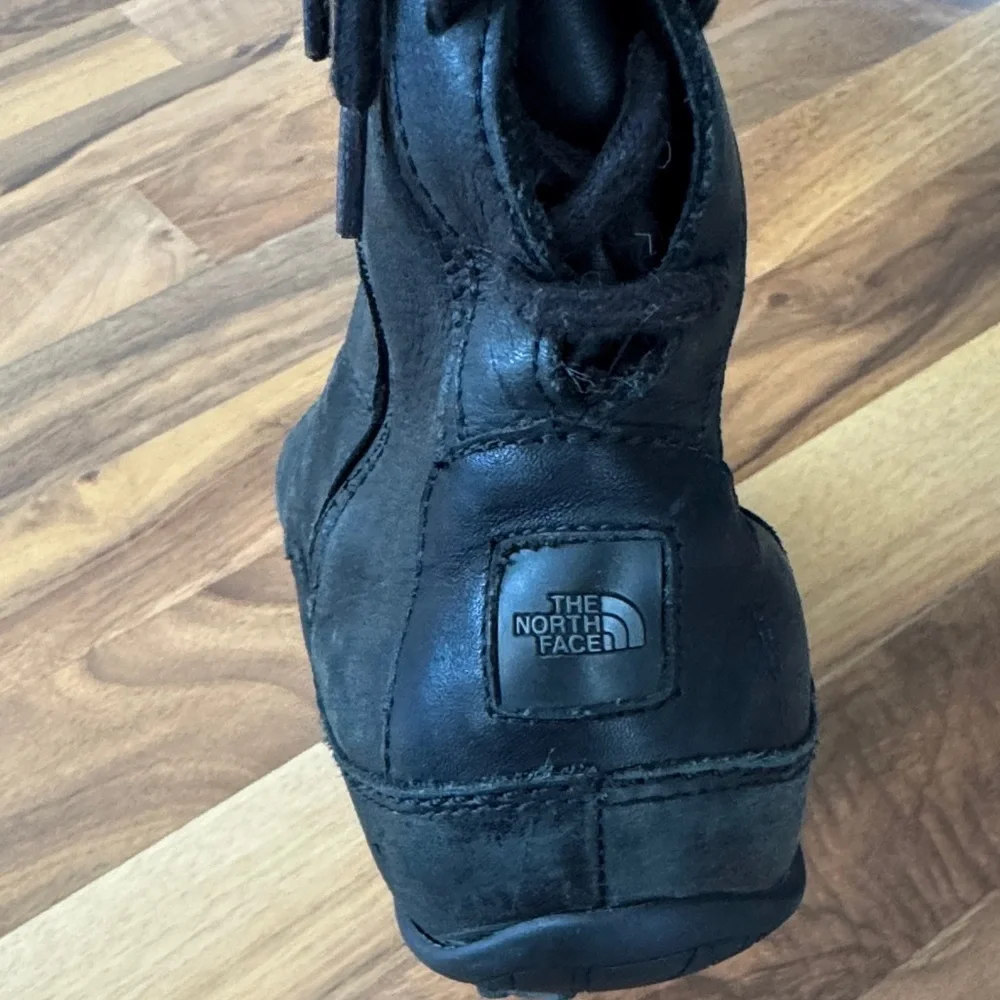 The North Face Janey ll snow Boots size US 9